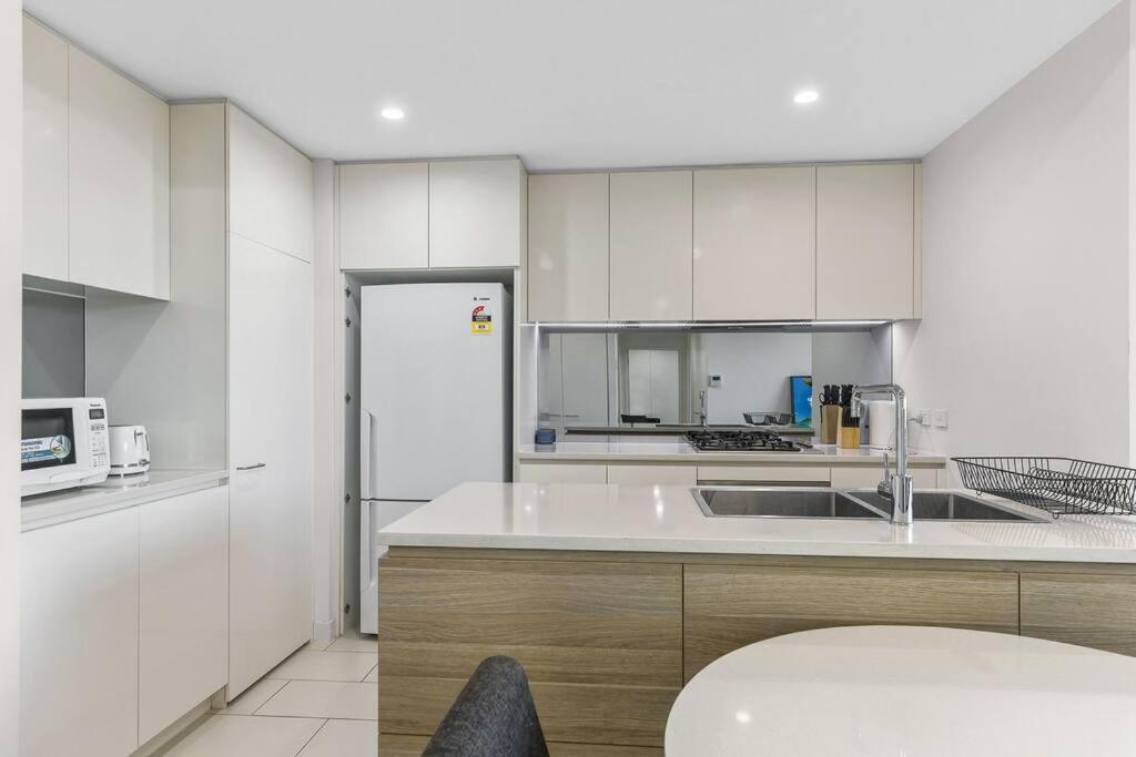 Two Bedroom Private Apartment In Lane Cove With Parking Sydney Exterior photo